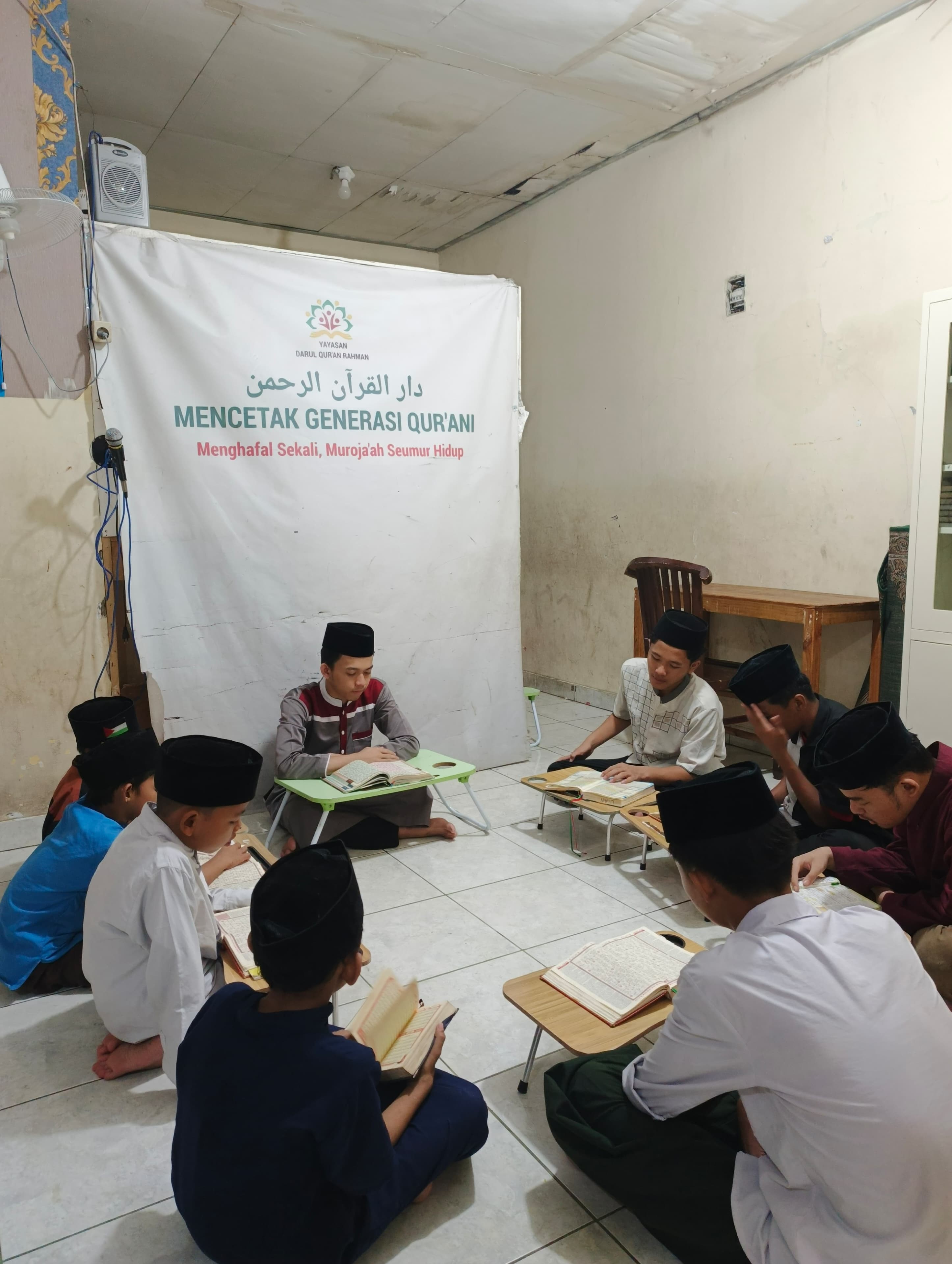 Anak belajar Al-Qur'an